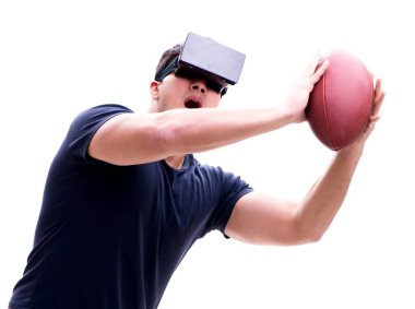 Beyaz arka planda sanal gerçeklik gözlükleriyle oynayan adam