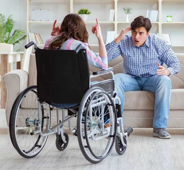 Wanhopige gehandicapte in een rolstoel — Stockfoto