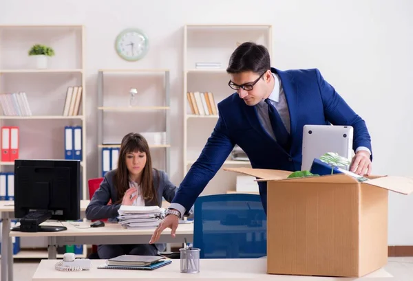 Persona despedida de su trabajo — Foto de Stock