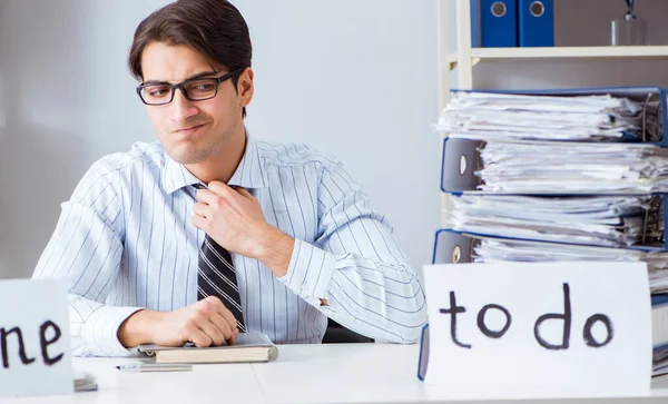 Zakenman niet aan zijn to-do lijst te leveren — Stockfoto