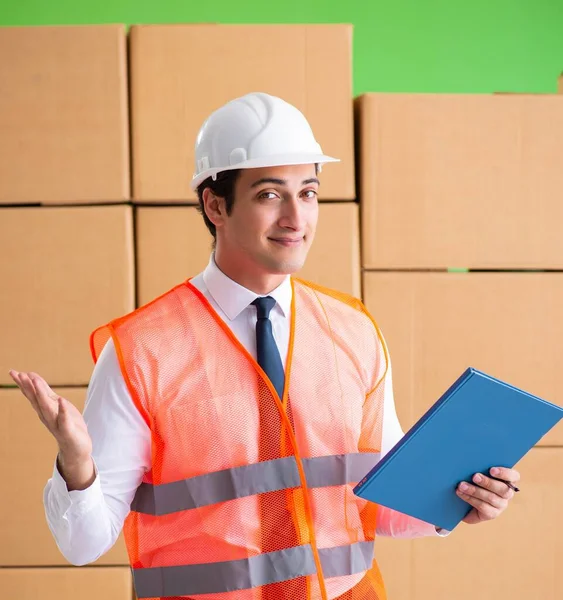 Man contractor working in box delivery relocation service — Stock Photo, Image