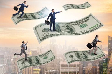 İş adamları 100 dolarlık banknotla uçuyor.