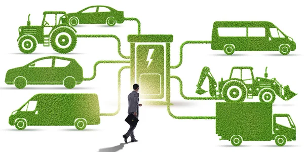 Empresário no conceito de carregamento elétrico e veículos — Fotografia de Stock