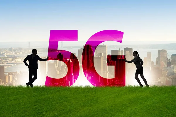 5G 네트워크 컨셉트와 실루엣 — 스톡 사진