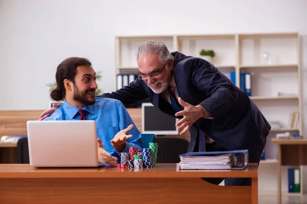 Two male employees in gambling concept — Stock Photo, Image