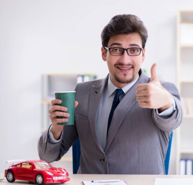 Ajan araba sigortası öneriyor.