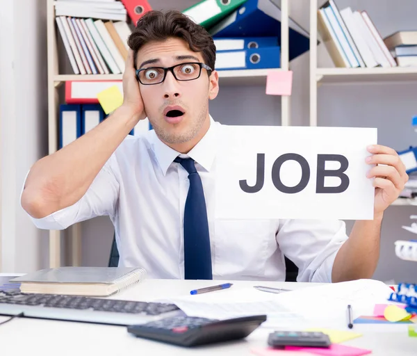 Affärsman som anställer nya medarbetare för att klara av ökad arbetsbelastning — Stockfoto
