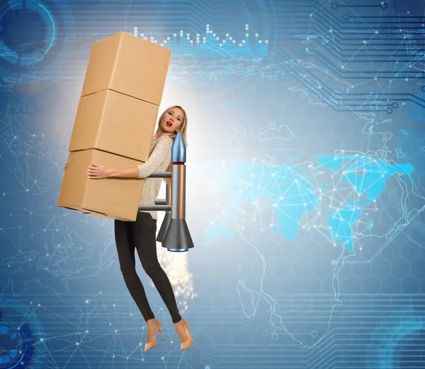 Frau fliegt Jetpack und liefert weltweit Kisten aus — Stockfoto