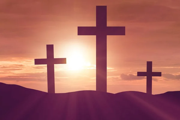 Релігійна концепція з хрестом проти неба — стокове фото