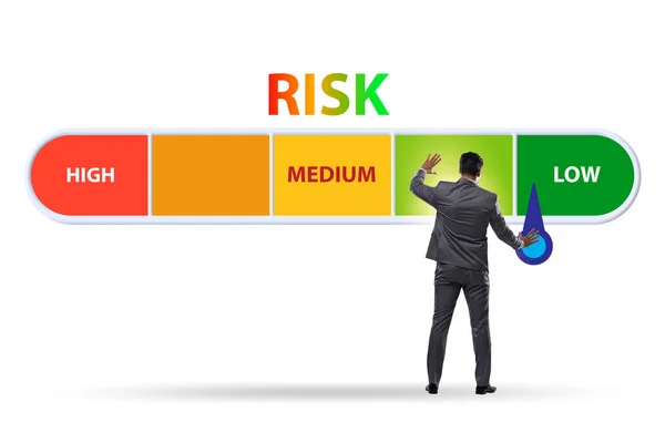 Imprenditore nel concetto di misurazione e gestione del rischio — Foto Stock