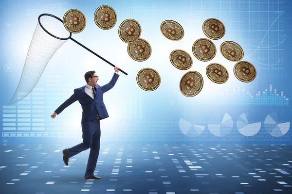 Biznesmen goni bitcoins w koncepcji kryptowaluta — Zdjęcie stockowe
