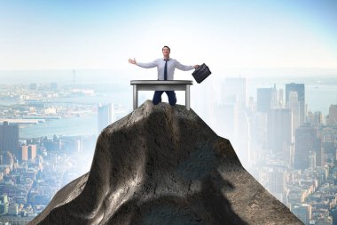 İş adamı kendini en tepede soyutluyor.