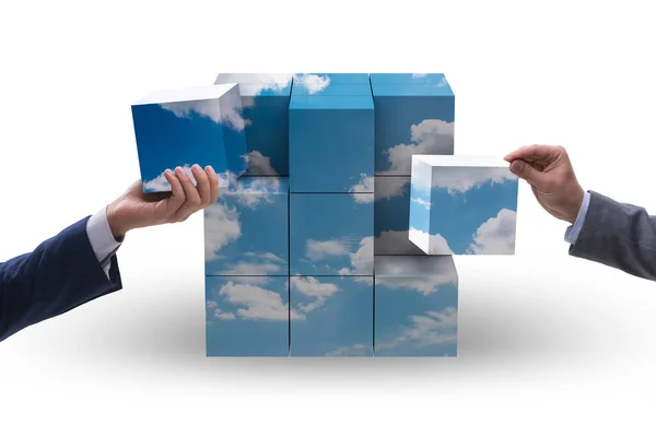Бізнесмен будує хмарний куб з формами — стокове фото