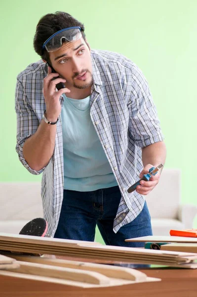 Woodworker working in his workshop — Stock Photo, Image