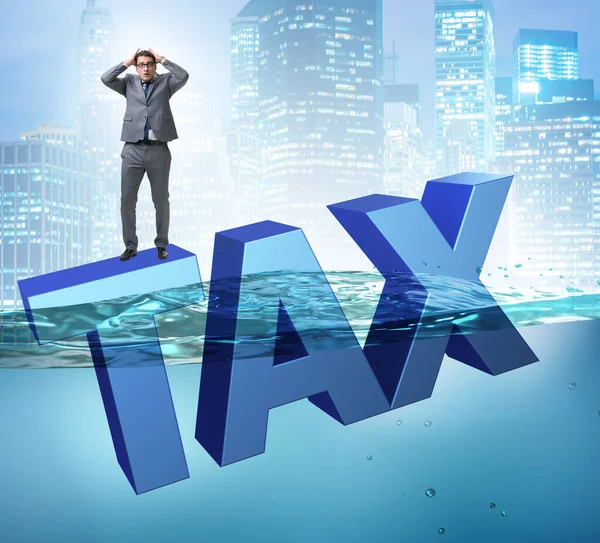 Empresário com problemas com o pagamento de impostos — Fotografia de Stock