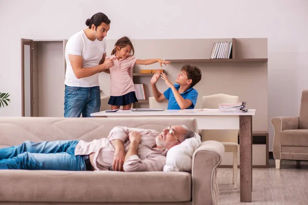 Three generations at home during pandemic — Stock Photo, Image