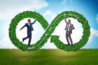 İş adamıyla dairesel ekonomi kavramı