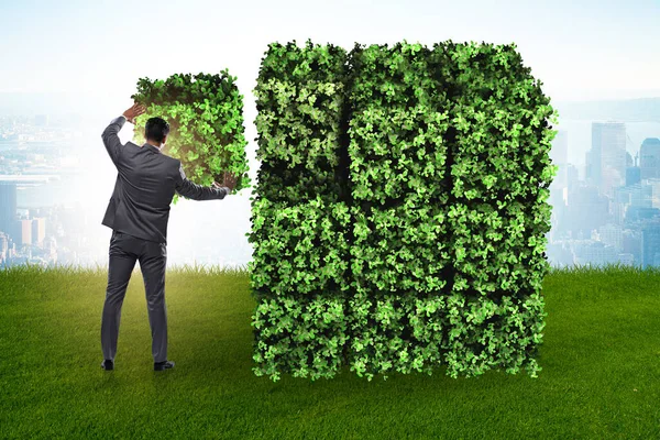Empresário no conceito de ambiente verde — Fotografia de Stock