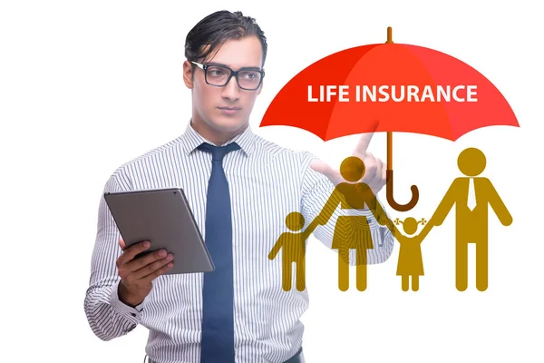 Conceito de seguro de vida com empresário pressionando botão — Fotografia de Stock