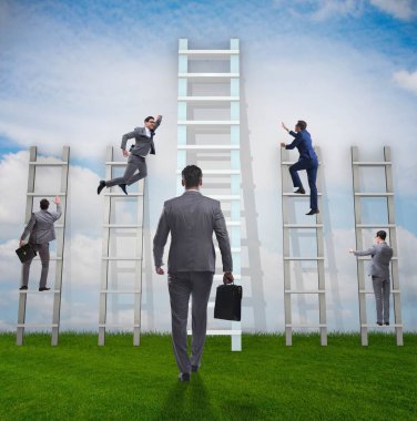Çeşitli merdivenlerle kariyer gelişimi konsepti