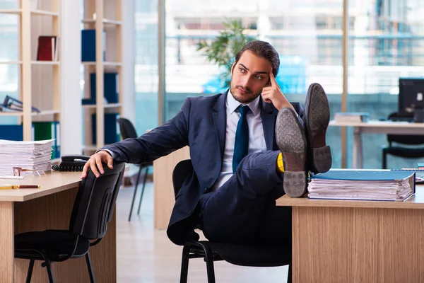 Young male employee working in the office — Stock Photo, Image