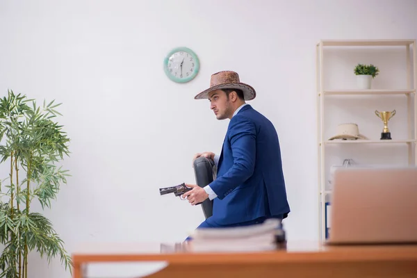 Jonge cowboy zakenman aan het werk — Stockfoto