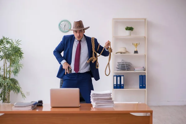 Ung cowboy affärsman som arbetar på arbetsplatsen — Stockfoto