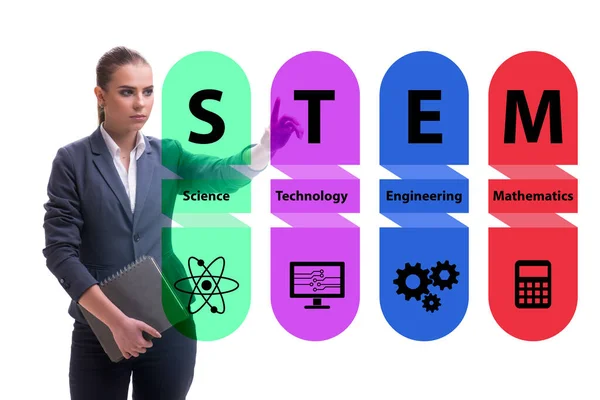 Бізнес-леді натискає віртуальні кнопки в концепції освіти STEP — стокове фото