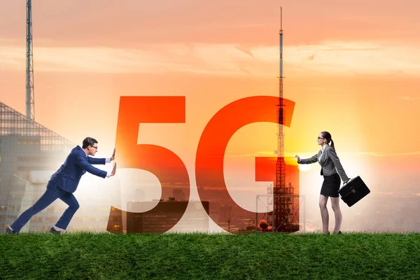 5G 네트워크 컨셉트와 실루엣 — 스톡 사진