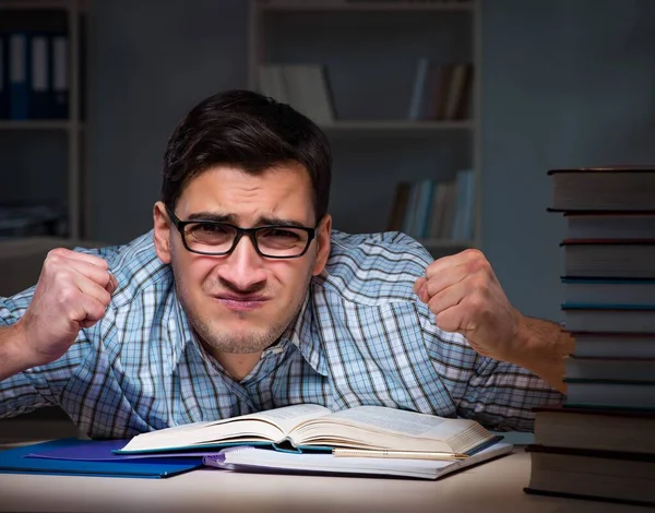 Student preparing for exams late at night — Stock Photo, Image
