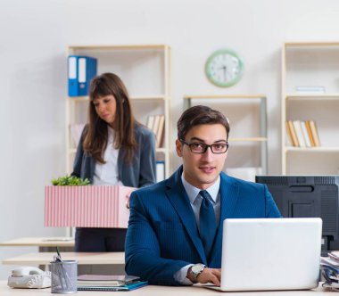 İşinden kovulan kişi.