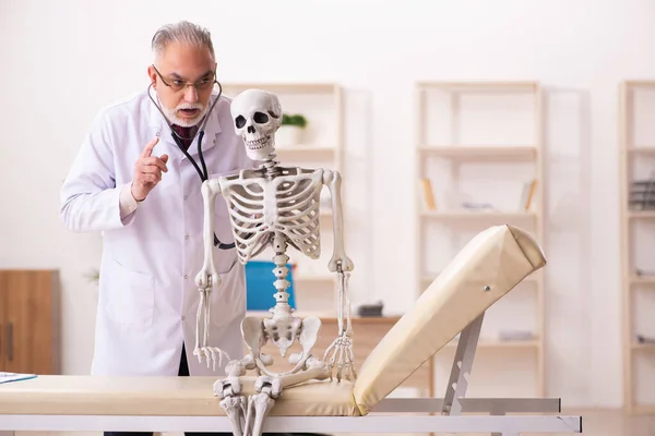 Dead patient visiting old male doctor — Stock Photo, Image