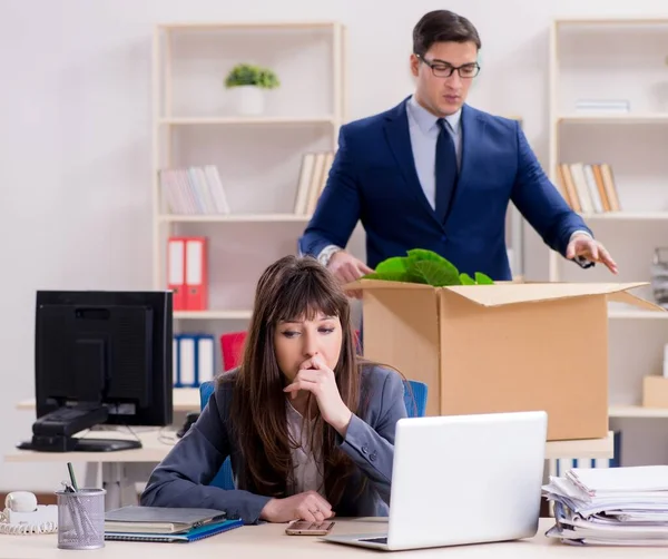 Persona despedida de su trabajo — Foto de Stock