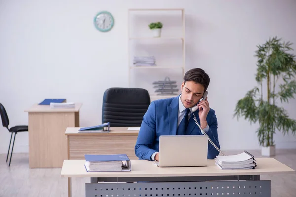 Young male employee sitting in the office — Stock Photo, Image