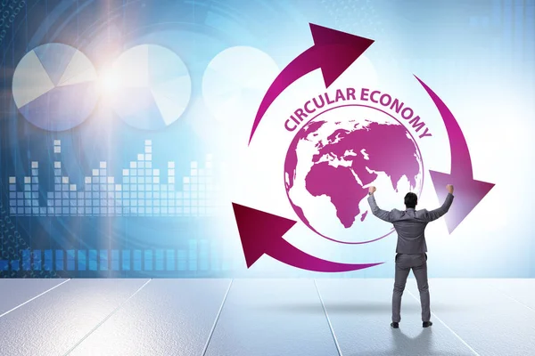 Concepto de economía circular con empresario —  Fotos de Stock