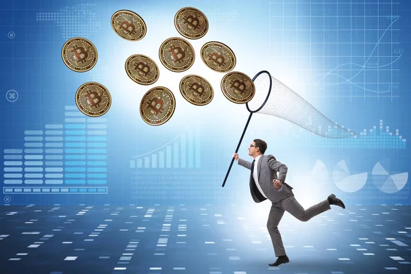 Geschäftsmann jagt Bitcoins im Kryptowährungskonzept — Stockfoto