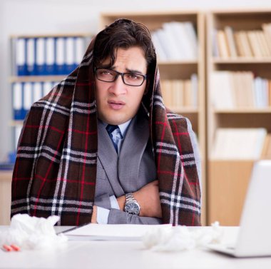 Hasta iş adamı ofiste.