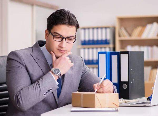 Businessman receiving parcel in the office — Stock Photo, Image