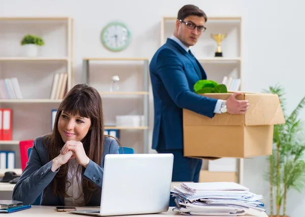 Person som fått sparken från sitt arbete — Stockfoto