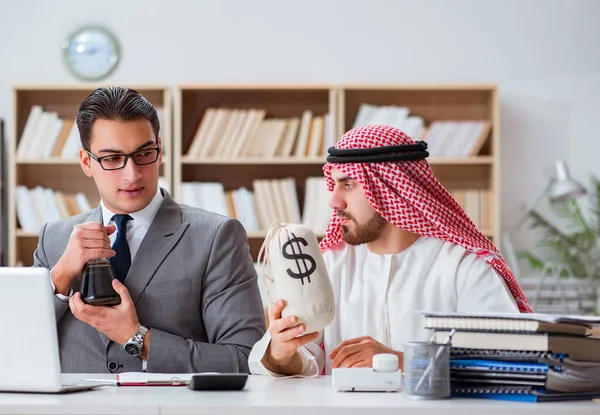 Arap işadamı ile çeşitli iş konseptleri
