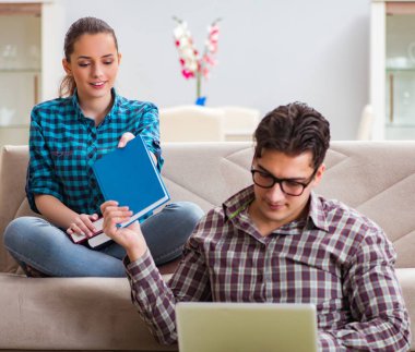 Üniversite sınavlarına hazırlanan öğrenciler