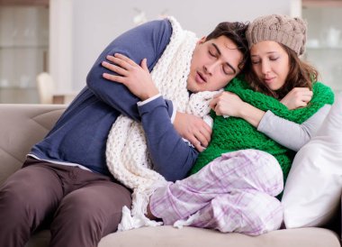 Hasta karı ve koca evde.