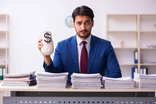 Jungunternehmer im Vergütungskonzept — Stockfoto