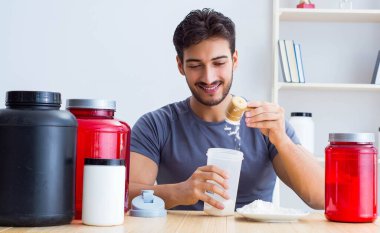 Sporcu daha iyi kaslar için yeni protein takviyeleri tadıyor