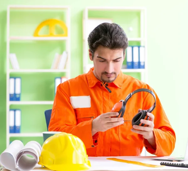 Construction supervisor planning new project in office — Stock Photo, Image