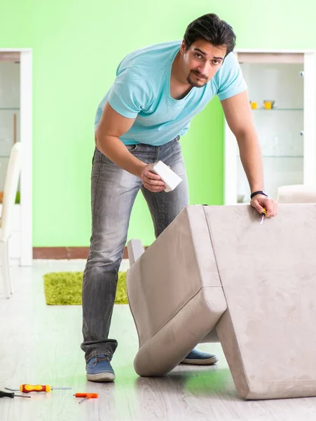 Man repairing furniture at home — Stock Photo, Image