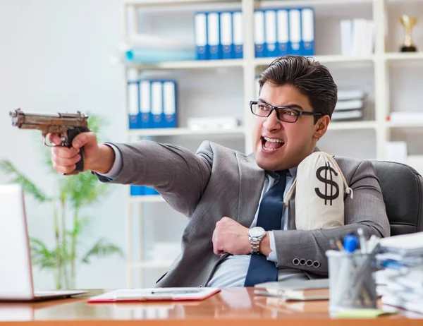 Θυμωμένος επιθετικός επιχειρηματίας στο γραφείο — Φωτογραφία Αρχείου