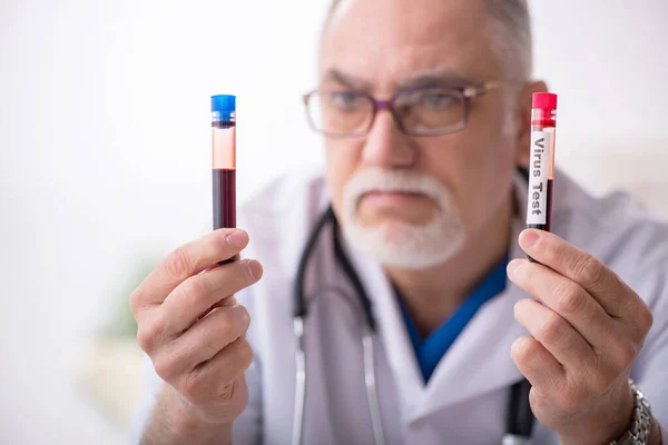 Old male doctor chemist in coronavirus concept — Stock Photo, Image