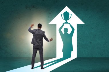 İş adamı iş konseptinde büyük ödülü hayal ediyor