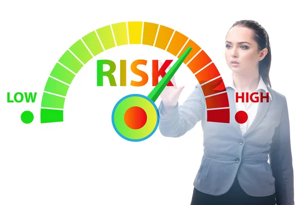 Bizneswoman w zakresie pomiaru ryzyka i koncepcji zarządzania — Zdjęcie stockowe